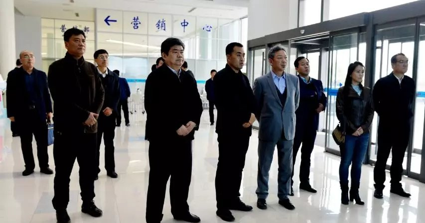 市委常委、統(tǒng)戰(zhàn)部部長(zhǎng)李家良陪同客人到濱州市(圖1)